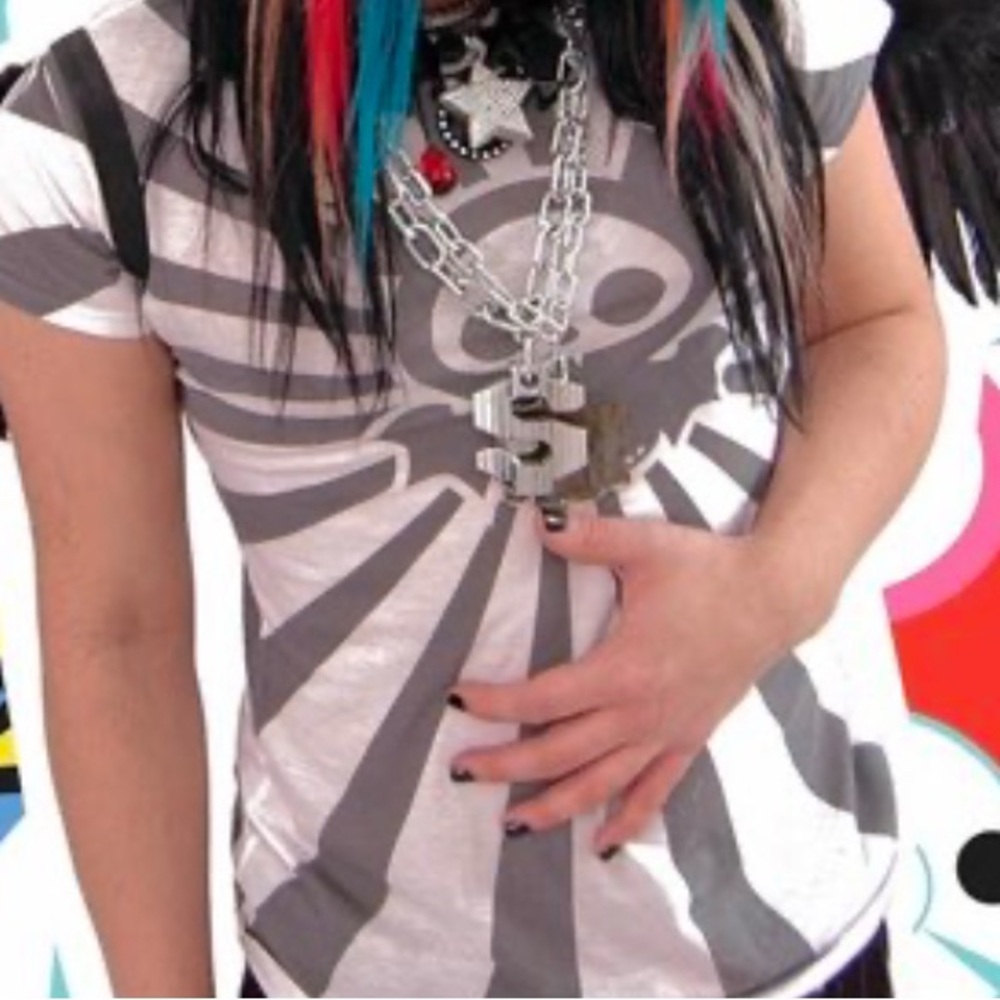 ISO skellanimals shirt